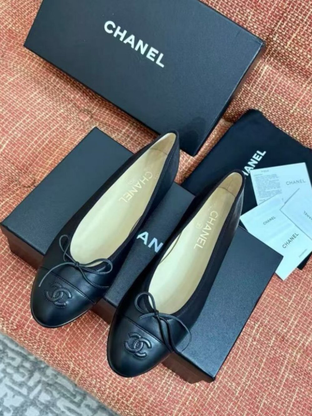 CHANEL Interlocking CC Logo Black Round‑Toe Ballet Flats